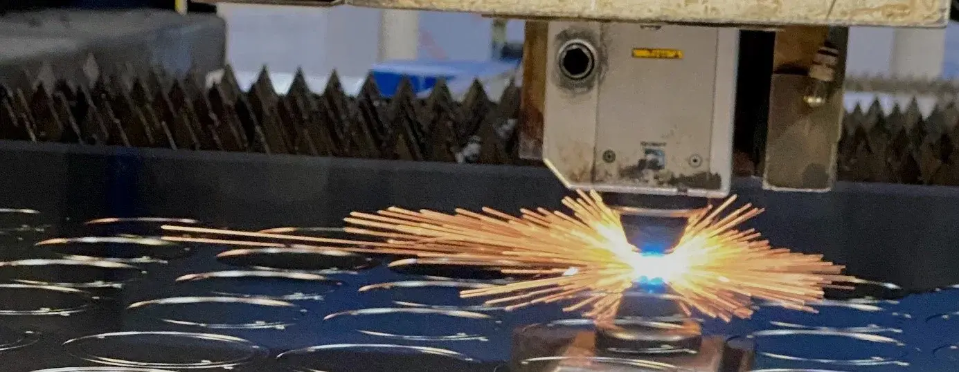 Laserskärmaskin